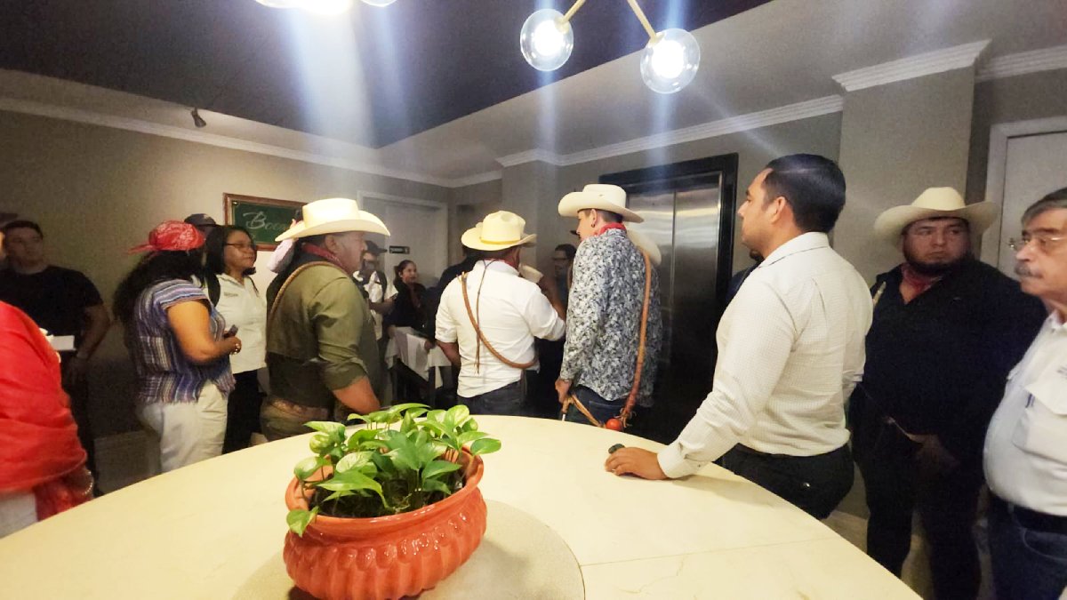 reunion semarnat con colectivo aqui no