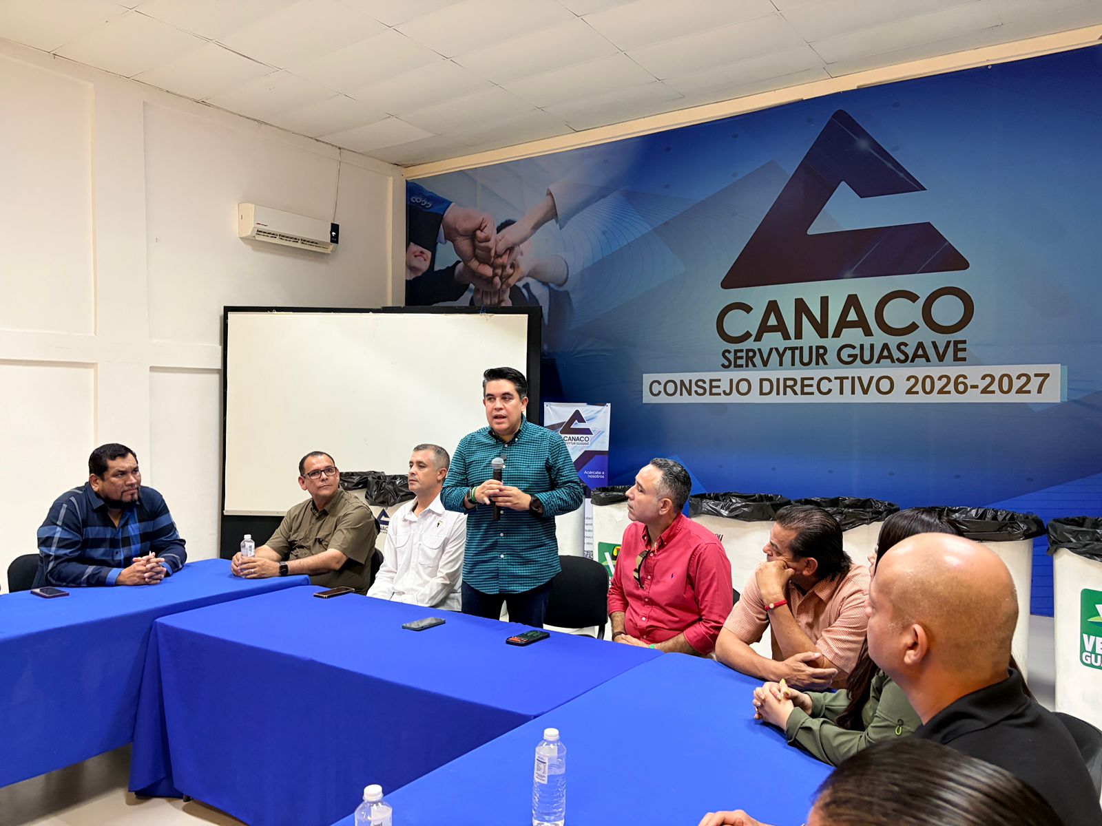 Ricardo Madrid Pérez sostuvo un encuentro con integrantes de Canaco Servytur Guasave