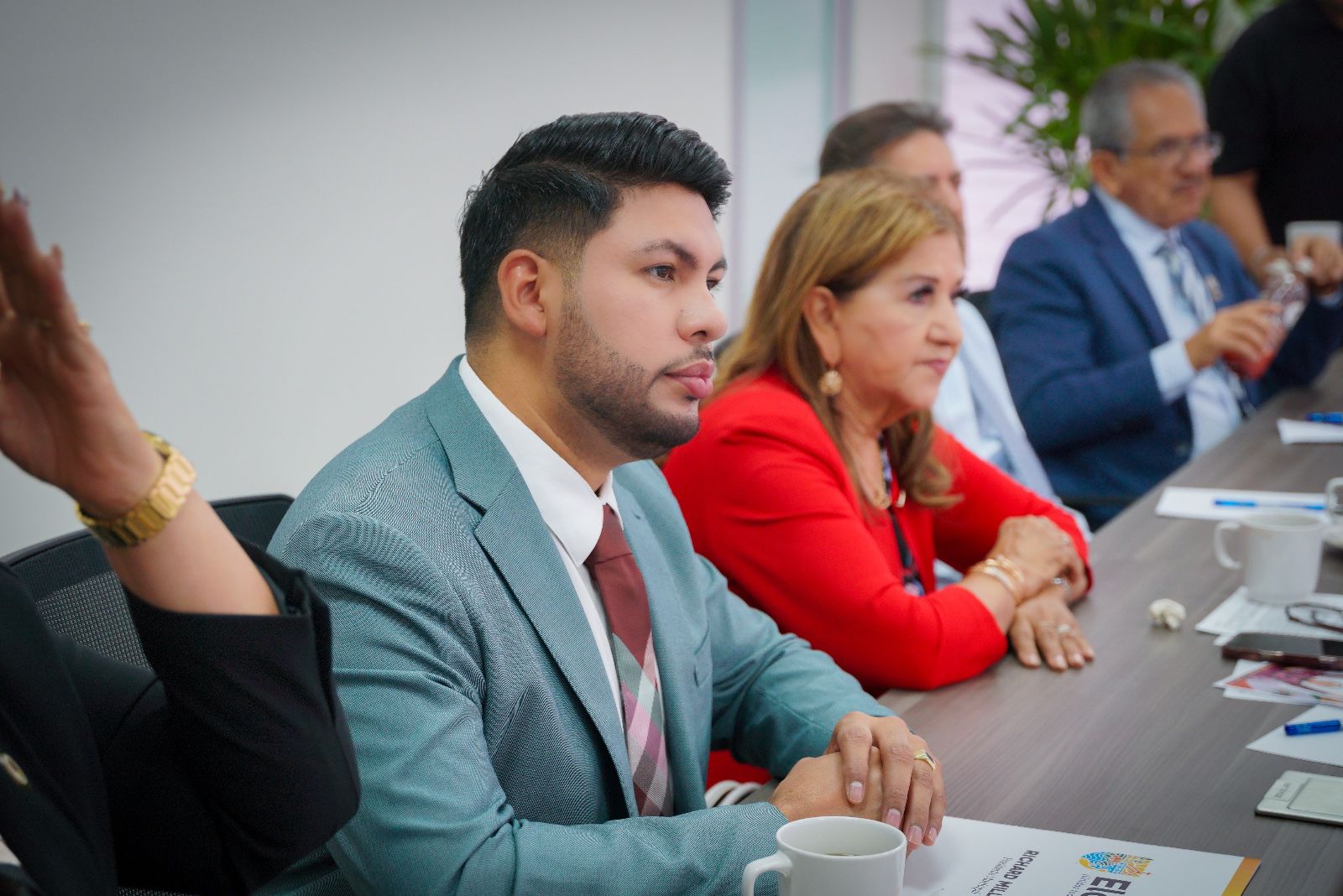 Richard Millán, alcalde de Elota, se reúne con diputados de Morena