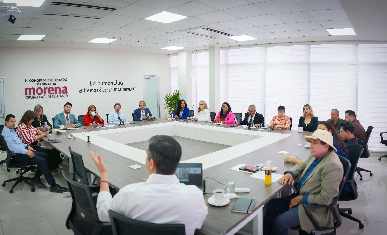 Richard Millán, alcalde de Elota, se reúne con diputados de Morena