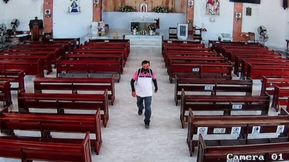 Hombre finge rezar un ‘Padre Nuestro’ y se roba bocina de una iglesia en Los Mochis
