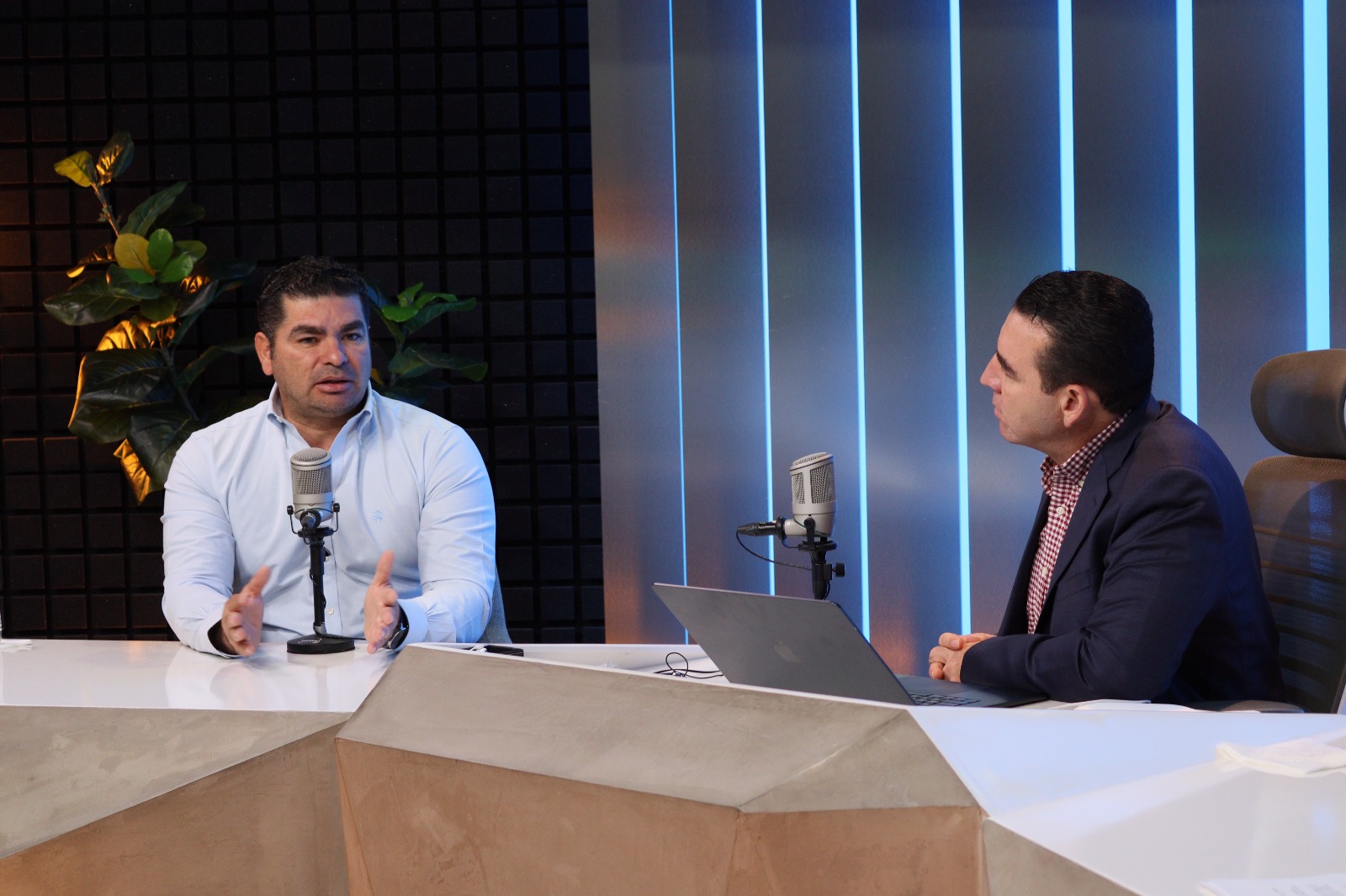 Rodolfo Valenzuela Sánchez con Luis Alberto Díaz en Los Noticieristas