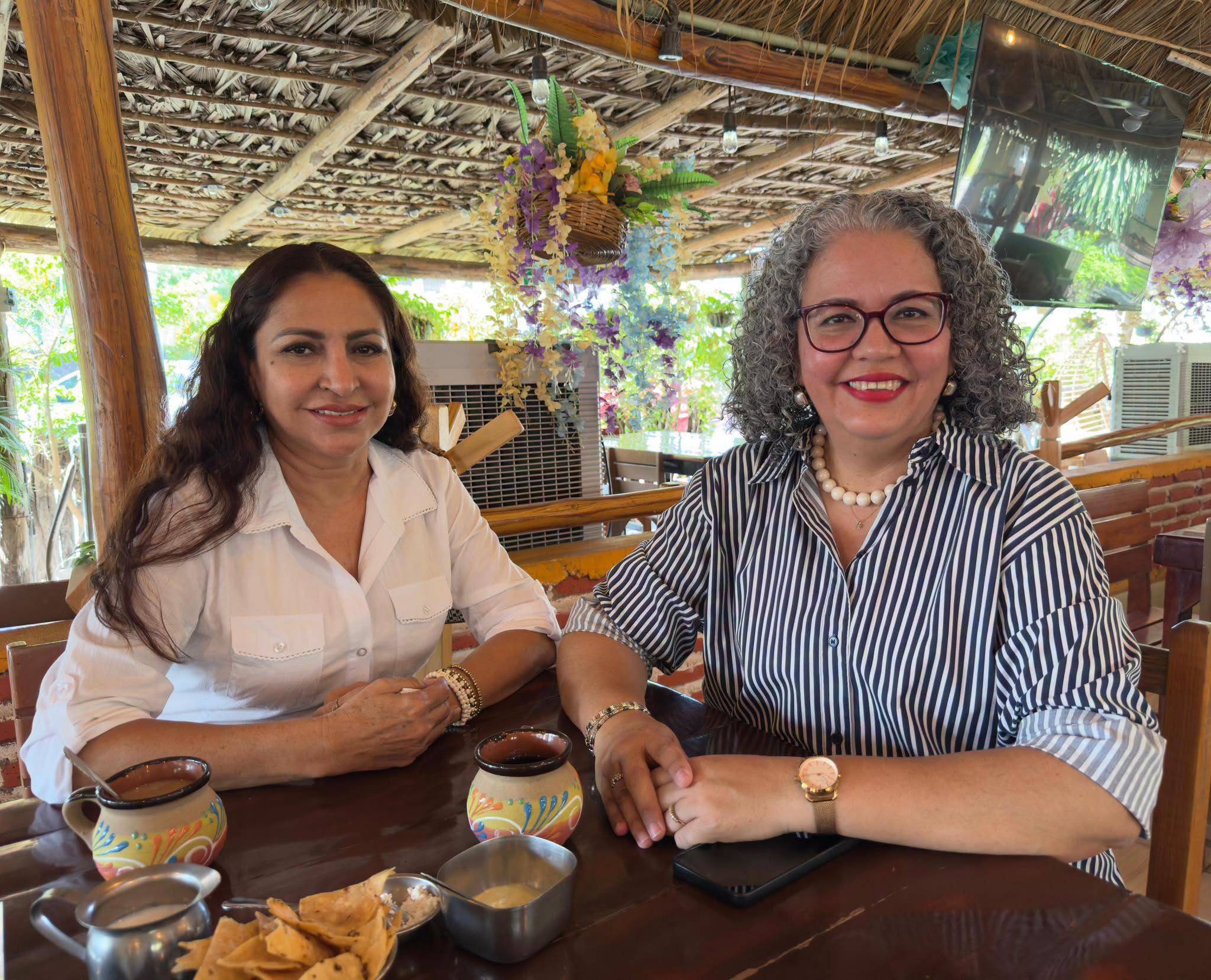 Sara Jaime Ontiveros con Graciela Domínguez Nava