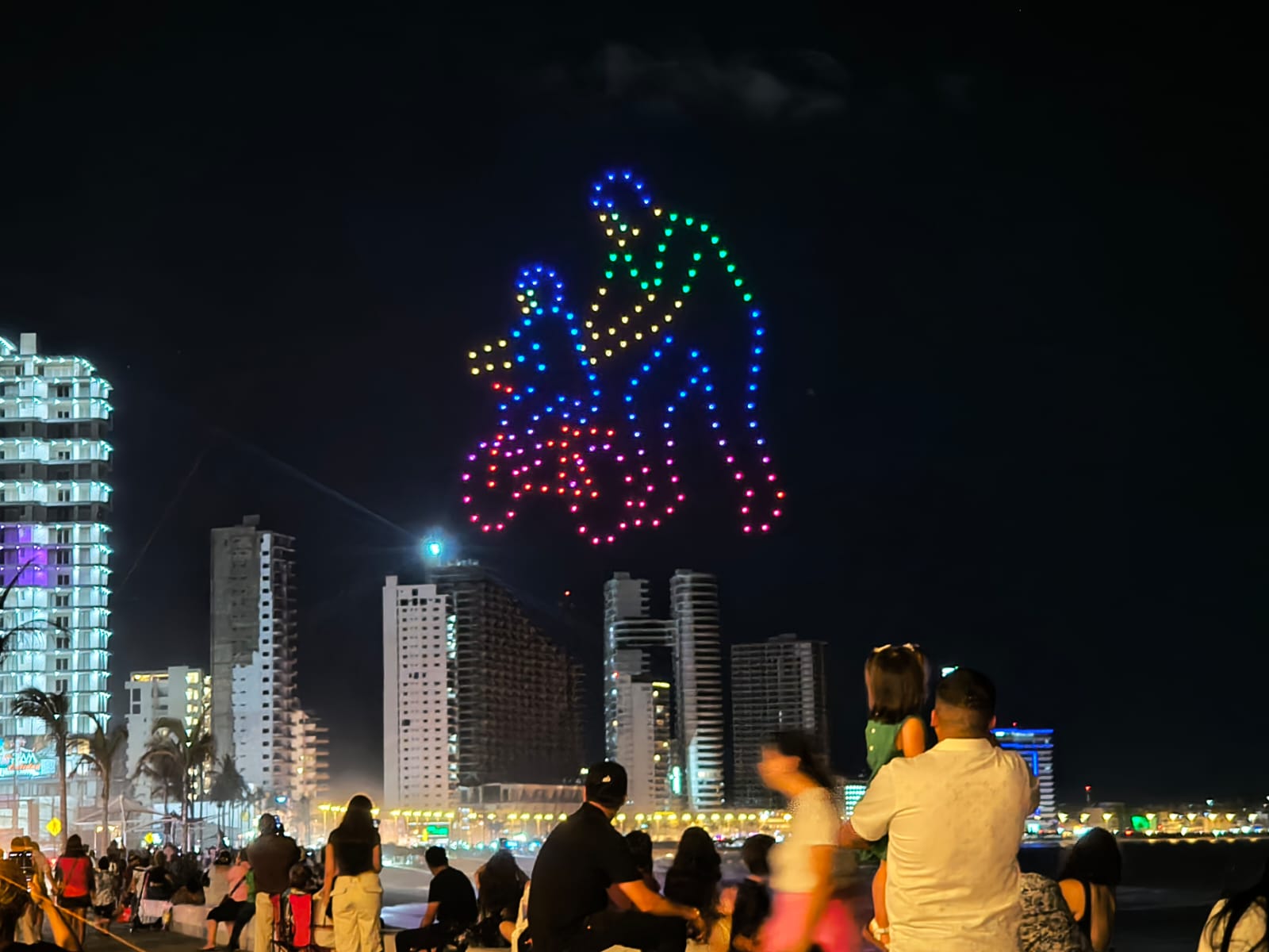 Show de luces por el Día del Padre en Mazatlán