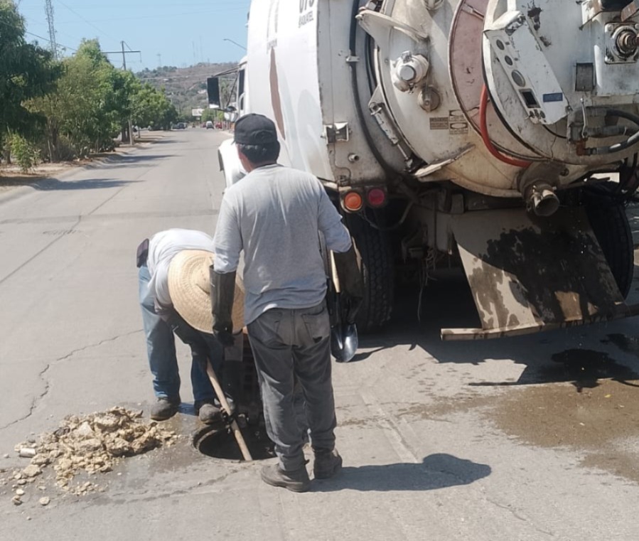 Taponamiento de grasa en drenaje de Mazatlán