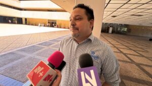 textileros y papeleros en sinaloa preven retraso en entrega de uniformes hombre