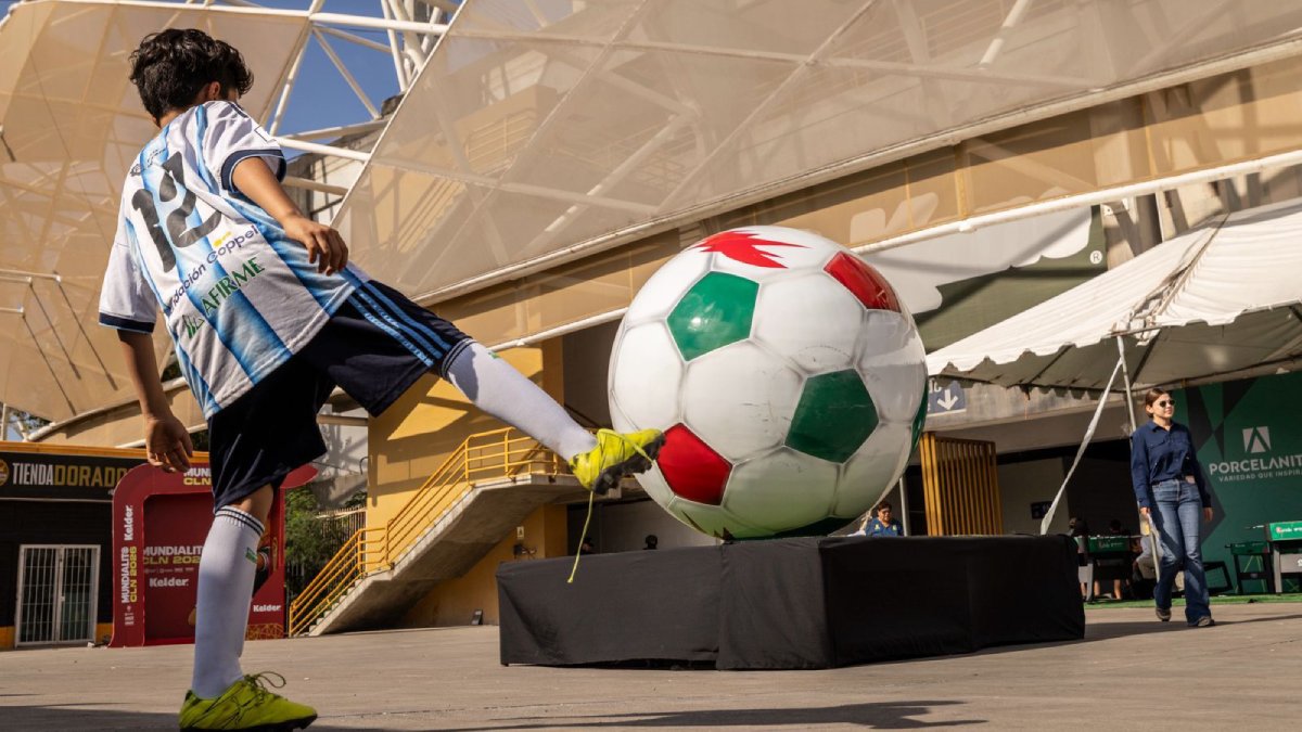 todo listo para la fiesta mundialista en el parque acuatico en culiacan balon