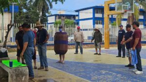 trabajadores de la uas protestan por tres años sin uniformes en mazatlan trabajadores