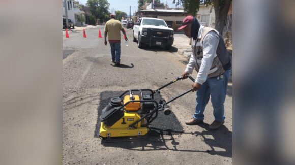 ¡Manos a la obra! COMUN realiza trabajos de bacheo y reposición de carpeta asfáltica en vialidades de Los Mochis, Sinaloa