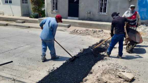 Mejoran calles y avenidas con jornadas de bacheo en distintos puntos de Mazatlán, Sinaloa