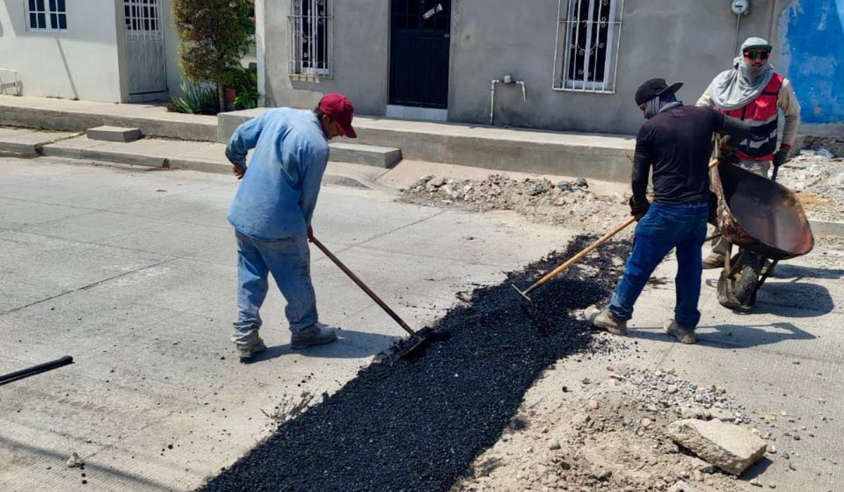 Trabajos de bacheo en Mazatlán