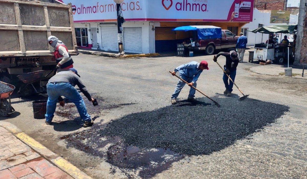 Trabajos de bacheo en Mazatlán