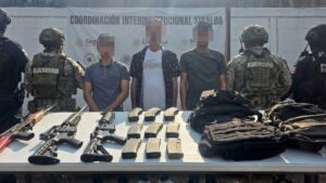 Tres detenidos con arsenal en Hacienda Molino de Flores, en Culiacán