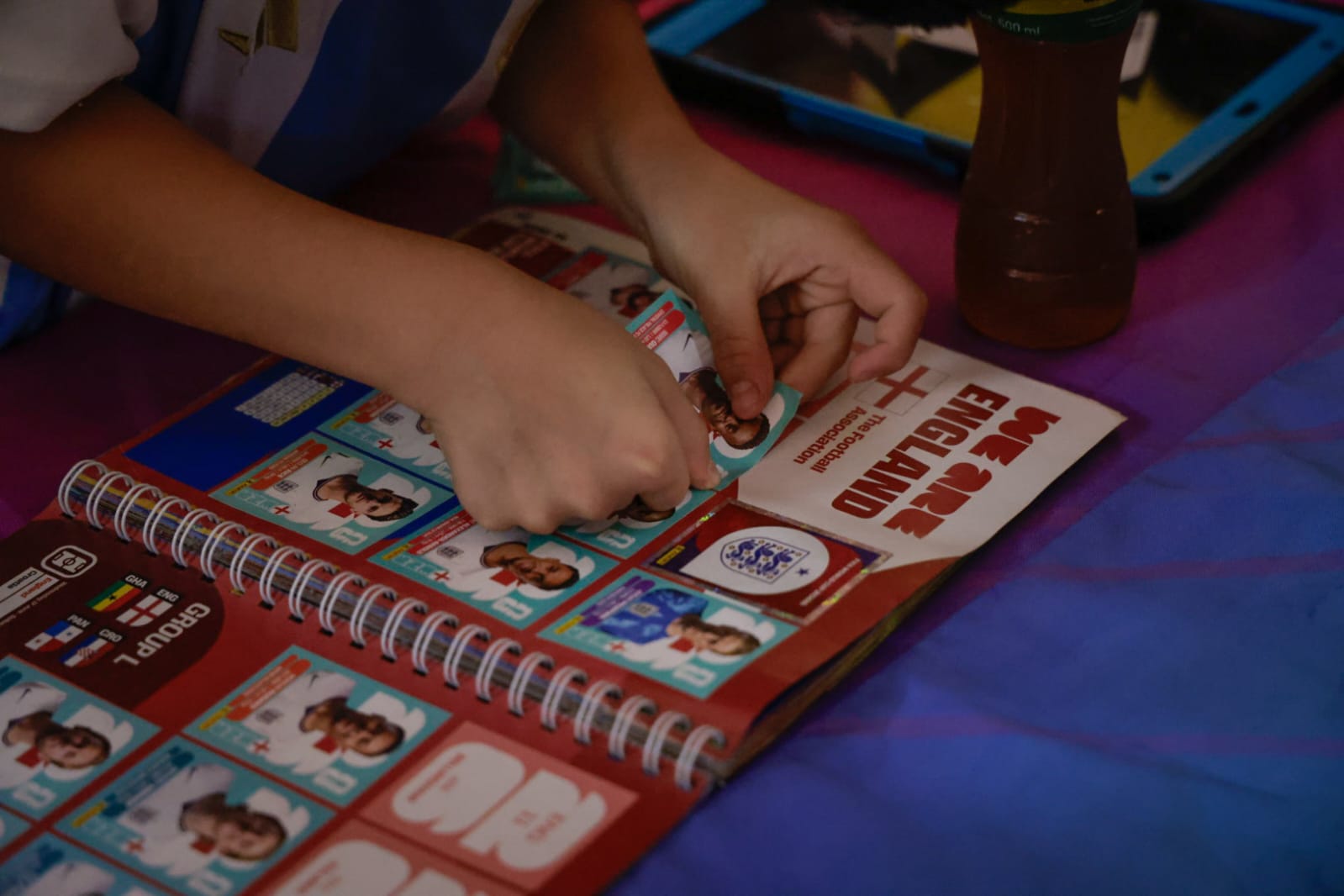Lotería futbolera e intercambio de estampas del Mundial en Plaza Fiesta, Culiacán