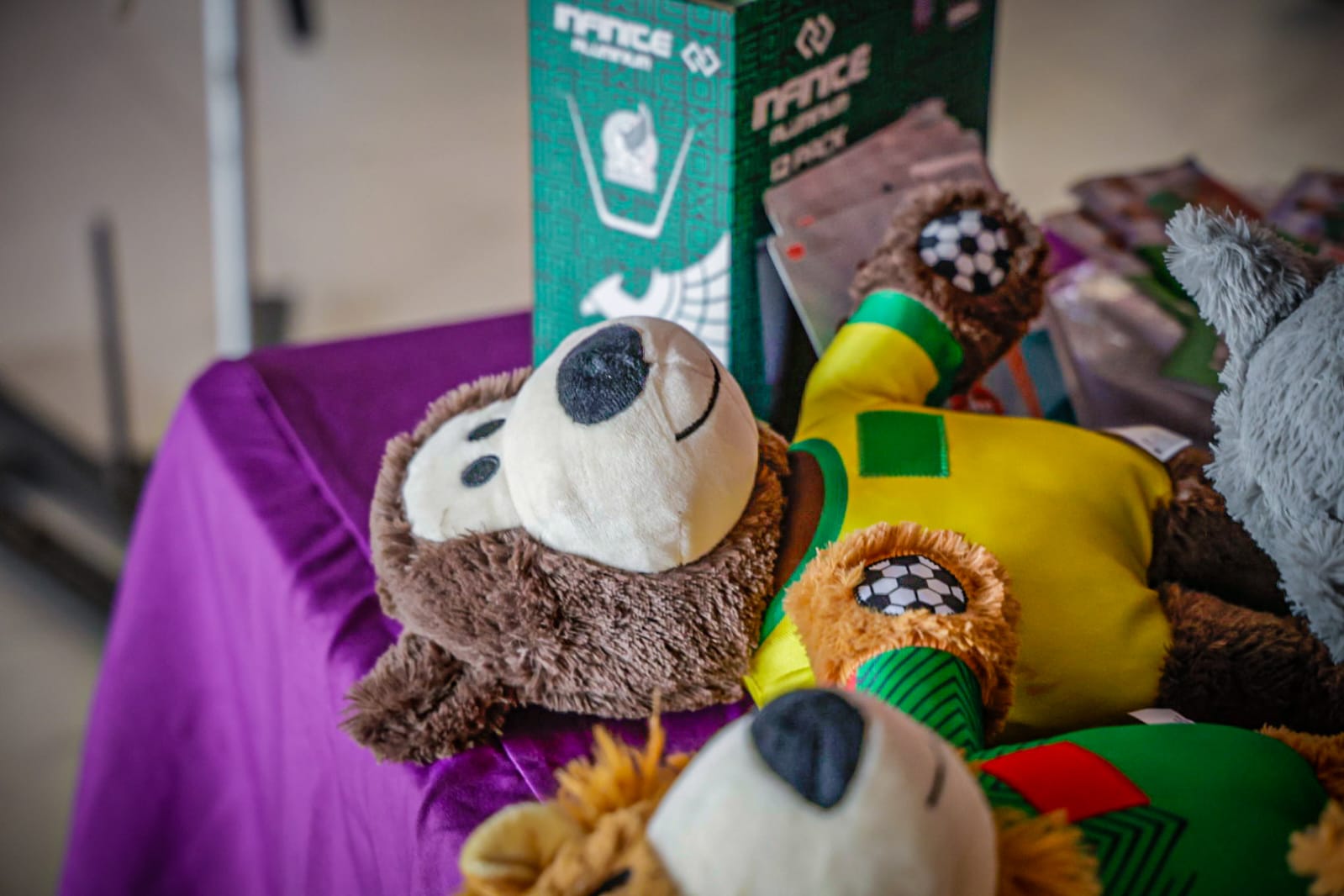 Lotería futbolera e intercambio de estampas del Mundial en Plaza Fiesta, Culiacán