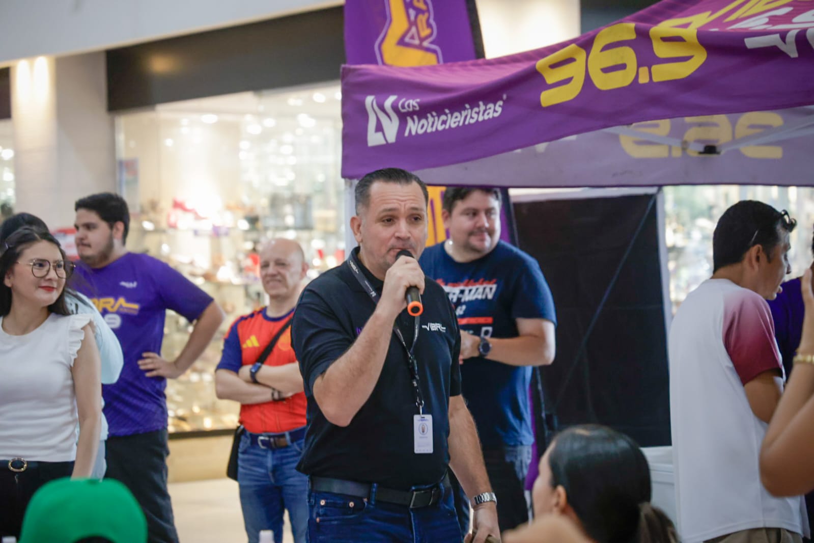 Lotería futbolera e intercambio de estampas del Mundial en Plaza Fiesta, Culiacán