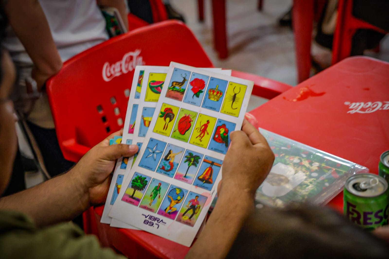 Lotería futbolera e intercambio de estampas del Mundial en Plaza Fiesta, Culiacán