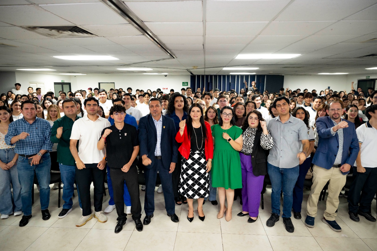 UAS realiza foro sobre el uso del celular en los jóvenes de México