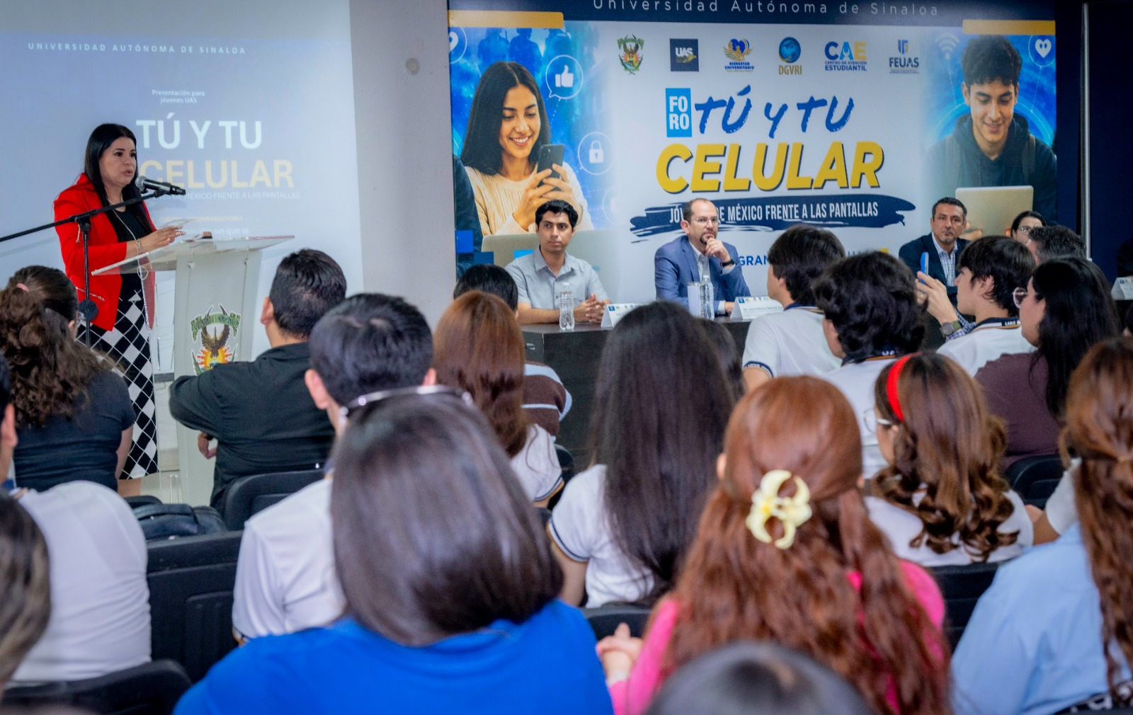 UAS realiza foro sobre el uso del celular en los jóvenes de México