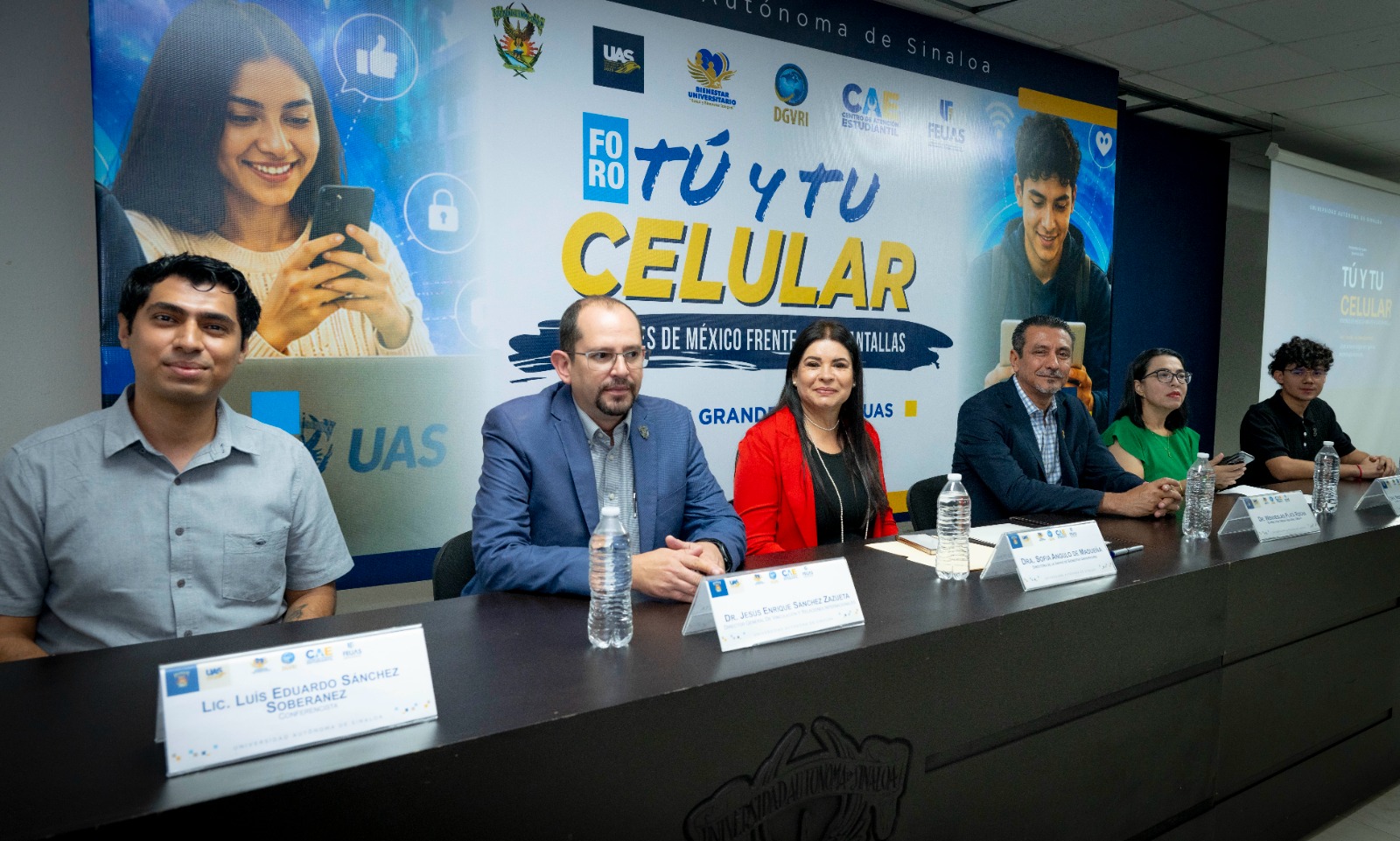 UAS realiza foro sobre el uso del celular en los jóvenes de México