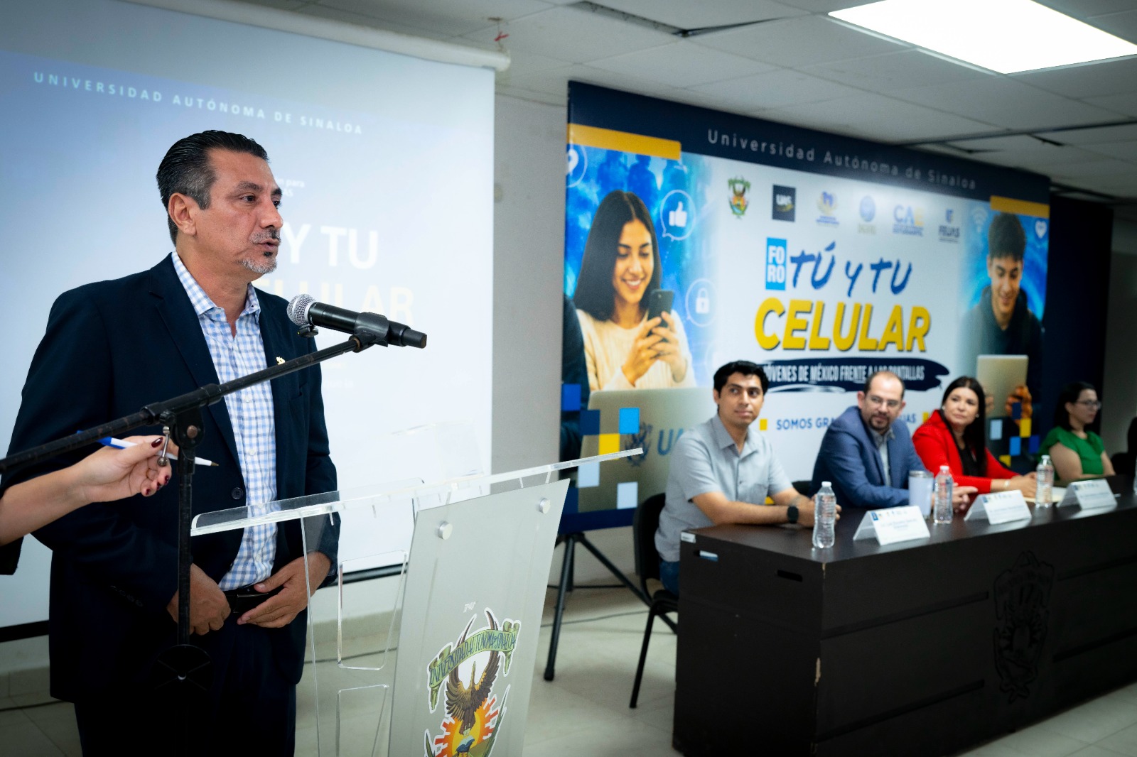 UAS realiza foro sobre el uso del celular en los jóvenes de México