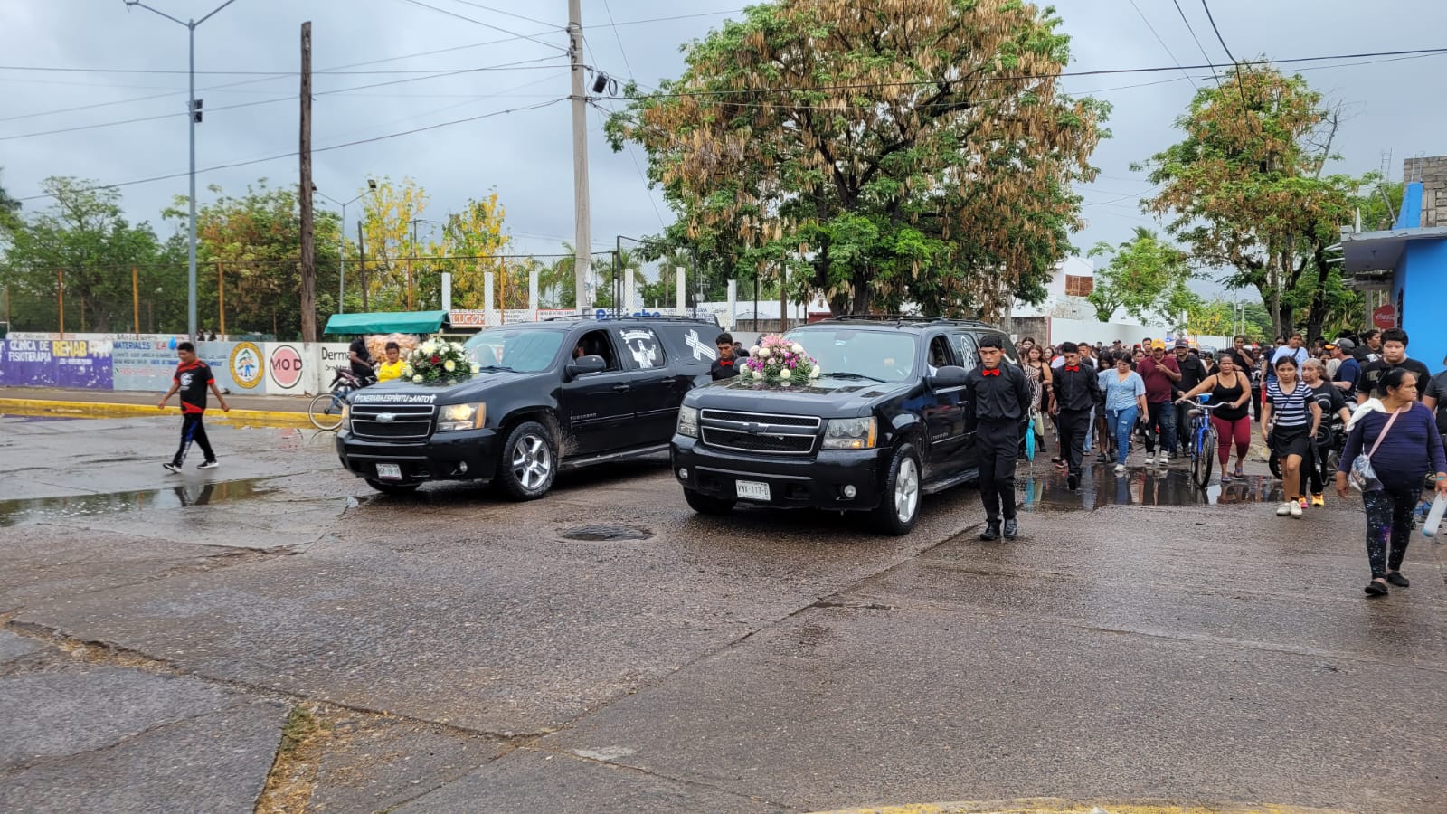 Dan último adiós a Ramiro y Grecia en Escuinapa, Sinaloa; le cumplen a la paratleta su cortejo de XV años