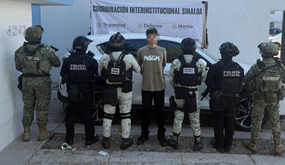Un hombre detenido con armas y artefactos explosivos en privada de Los Ángeles, en Culiacán