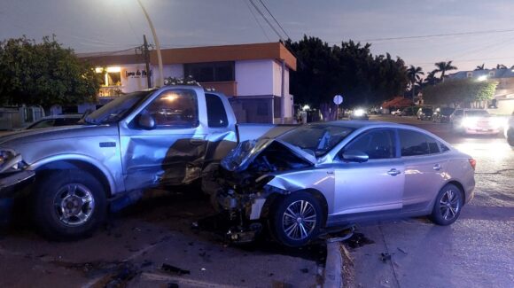 Aparatoso accidente deja una persona lesionada en el sector Fátima de Los Mochis, Sinaloa