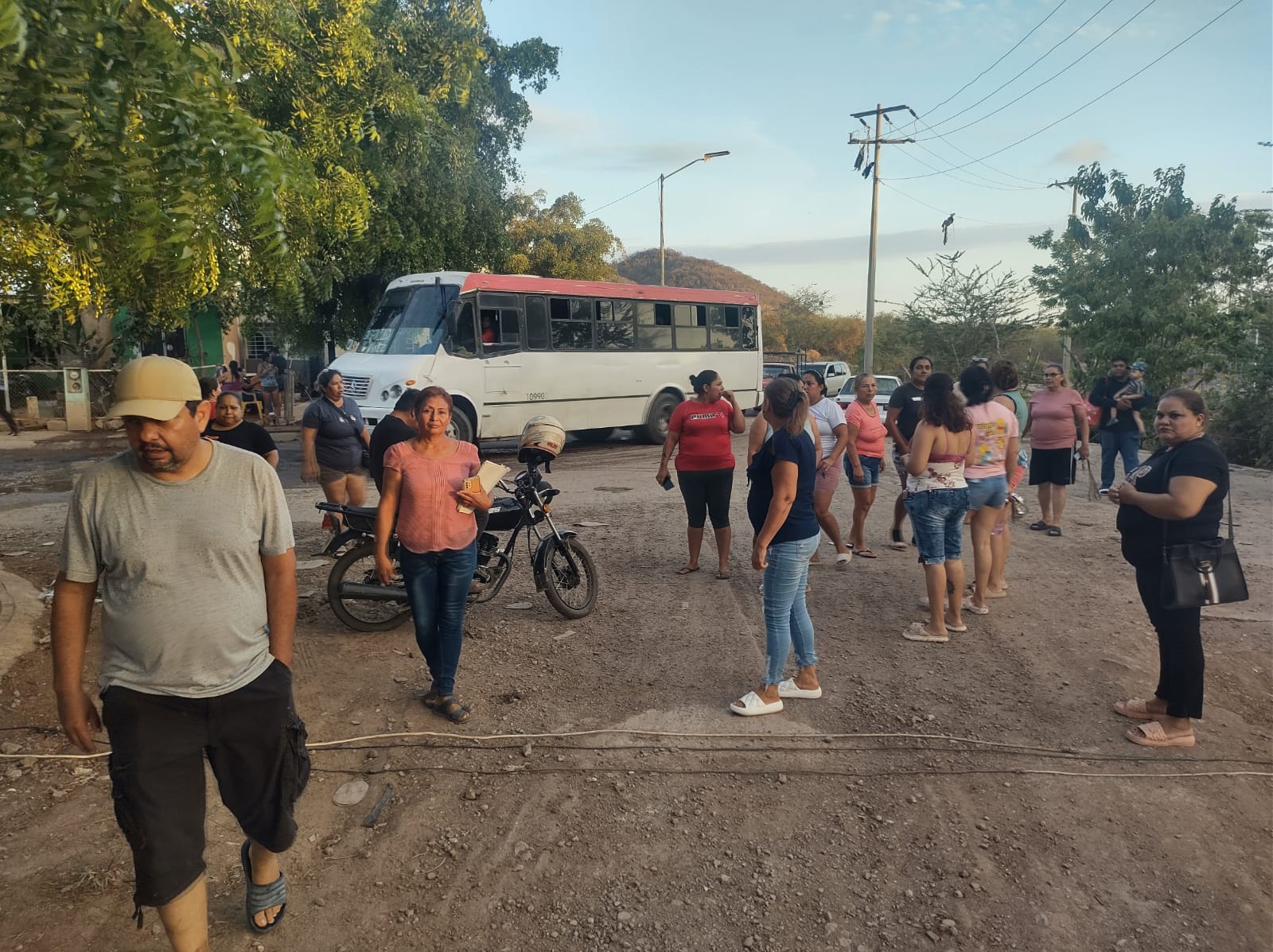 Vecinos de Alborada, en Mazatlán, denuncian apagones constantes