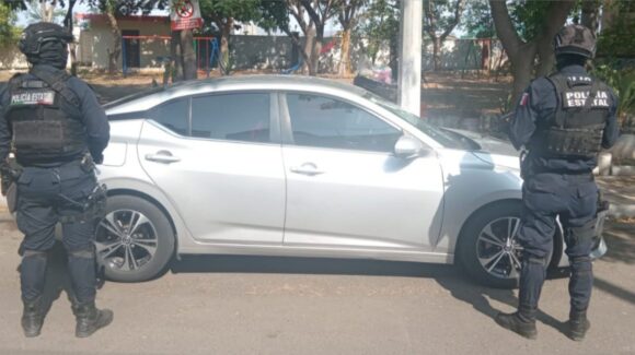 En Culiacán y Navolato, Sinaloa, autoridades de seguridad recuperan 3 vehículos robados; estaban abandonados
