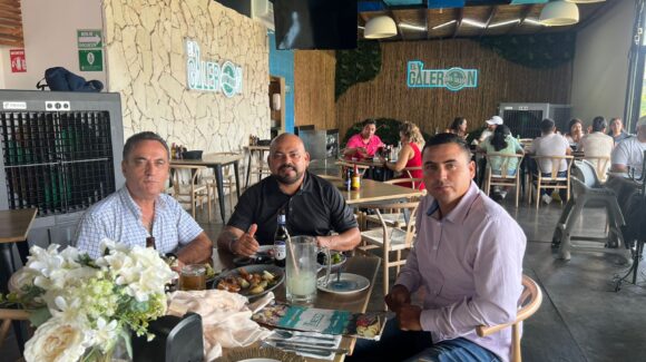 Entre canciones y buena comida, el Galerón Pata Salada celebra a los papás de Vibra Radio Mazatlán