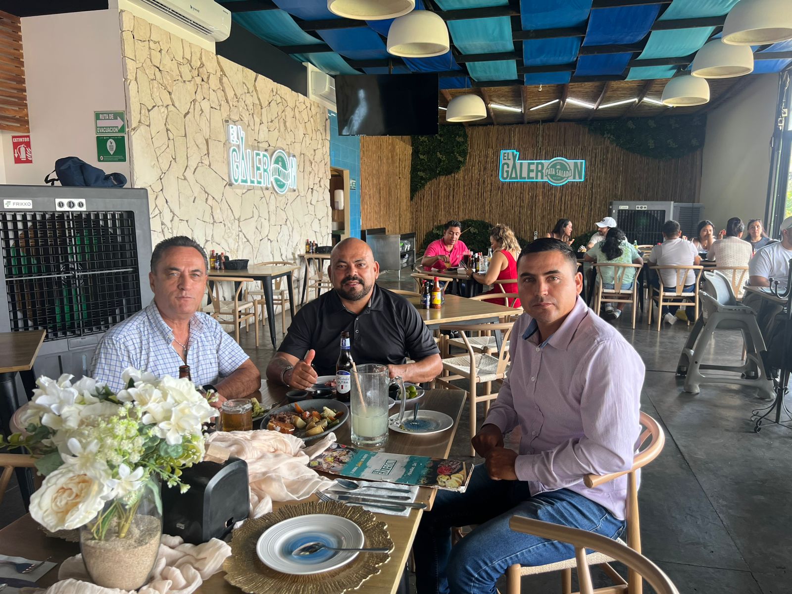 Vibra Radio Mazatlán festeja a los padres en su día