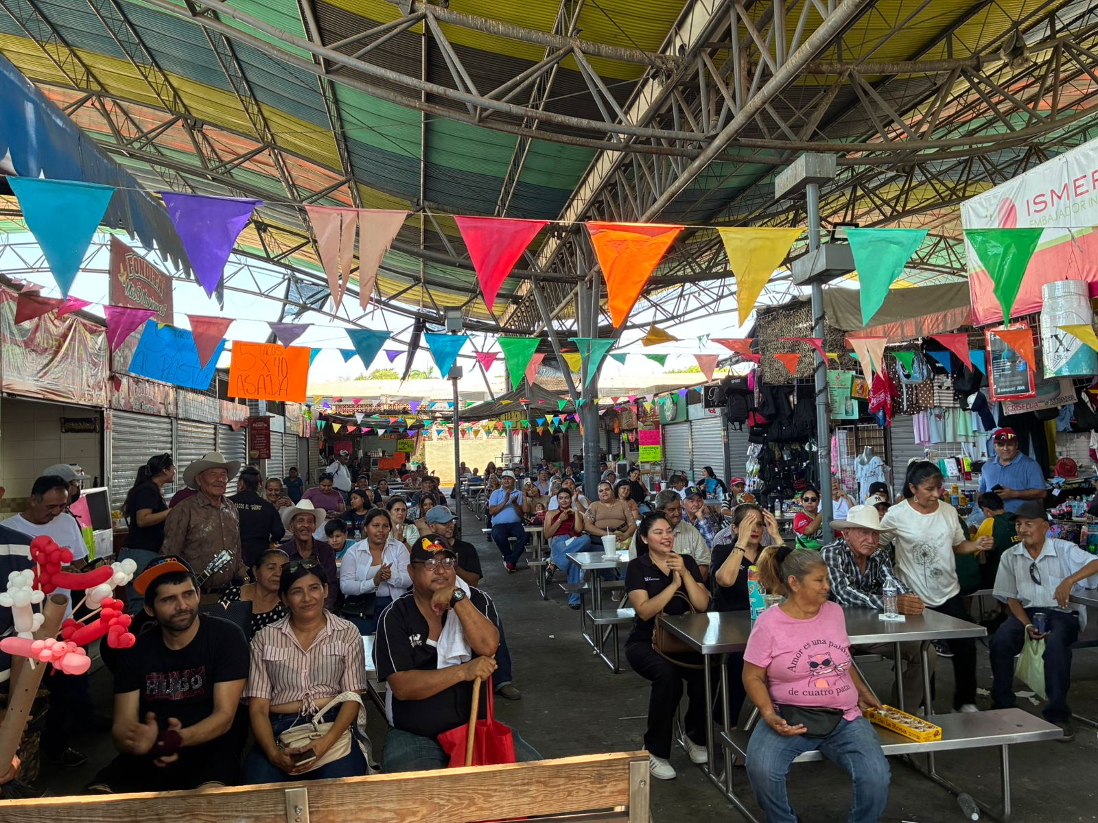 Vibra Radio y Los Noticieristas celebran con Vibraoke en Los Mochis su quinto aniversario