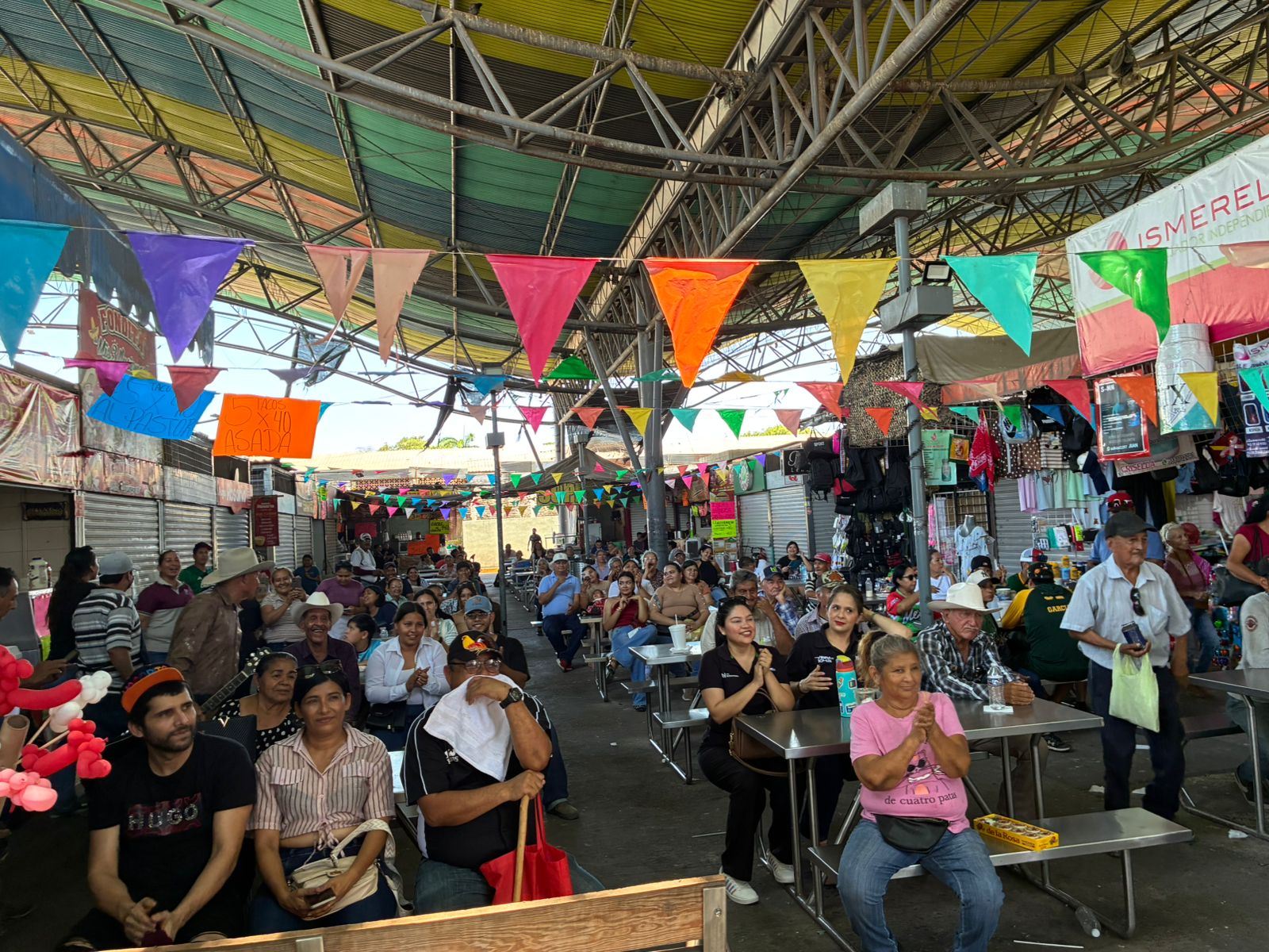 Vibra Radio y Los Noticieristas celebran con Vibraoke en Los Mochis su quinto aniversario