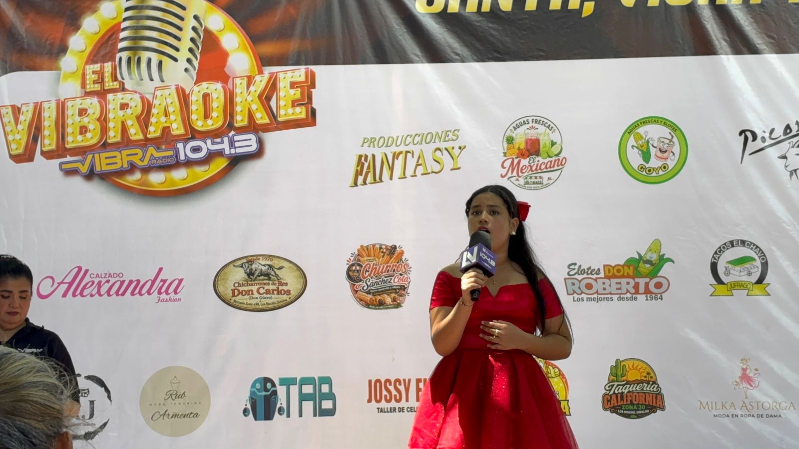Vibra Radio y Los Noticieristas celebran con Vibraoke en Los Mochis su quinto aniversario