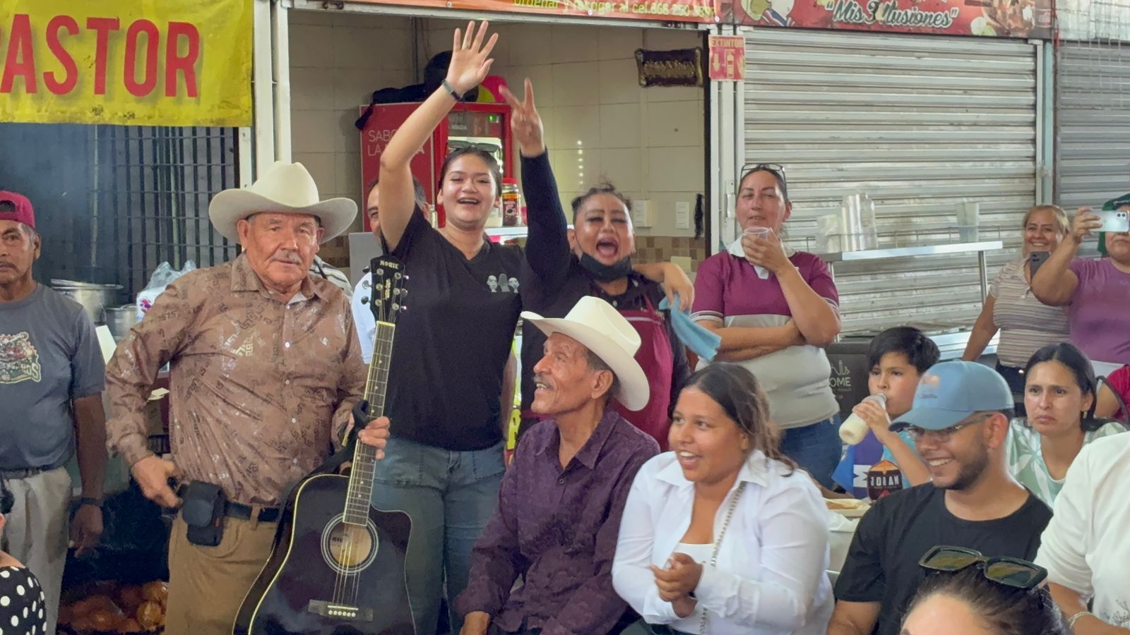 Vibra Radio y Los Noticieristas celebran con Vibraoke en Los Mochis su quinto aniversario