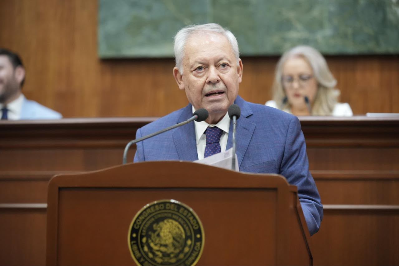 Víctor Antonio Corrales Burgueño, diputado del PAS