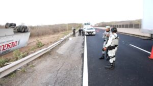 Vuelca tráiler en la Mazatlán-Culiacán