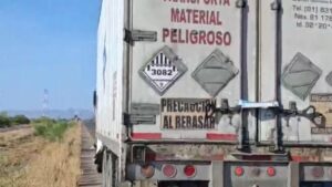 volcadura en el poblado cinco de ahome sinaloa trailer