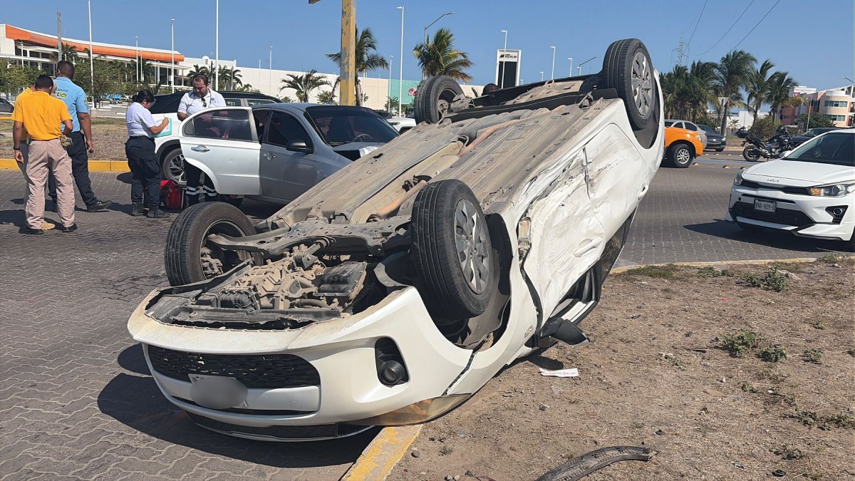 volcadura en mazatlan sinaloa auto
