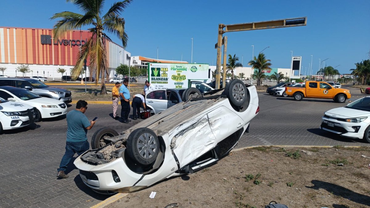 volcadura en mazatlan sinaloa