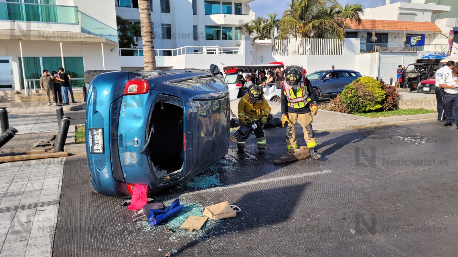 Volcadura en el malecón de Mazatlán