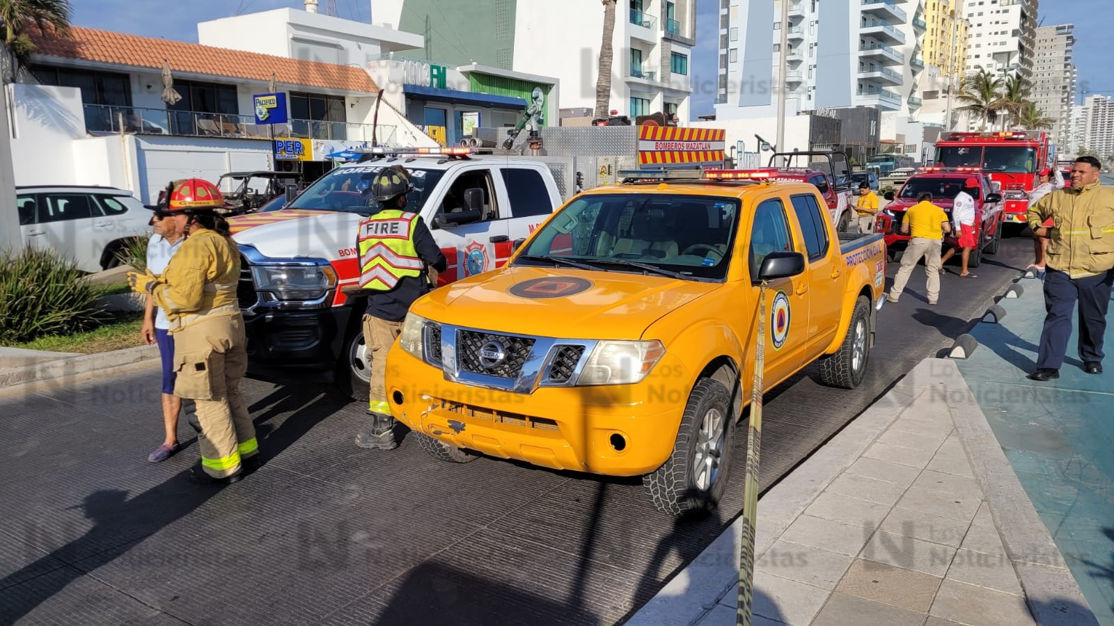 Volcadura en el malecón de Mazatlán