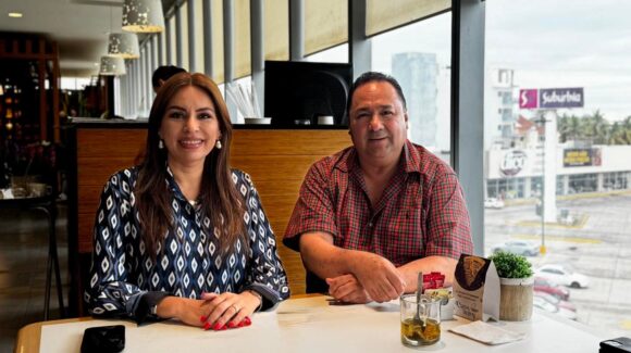 “Pucheta tiene las puertas abiertas de Acción Nacional”; Wendy Barajas expone fotografía con el exalcalde de Mazatlán, Sinaloa