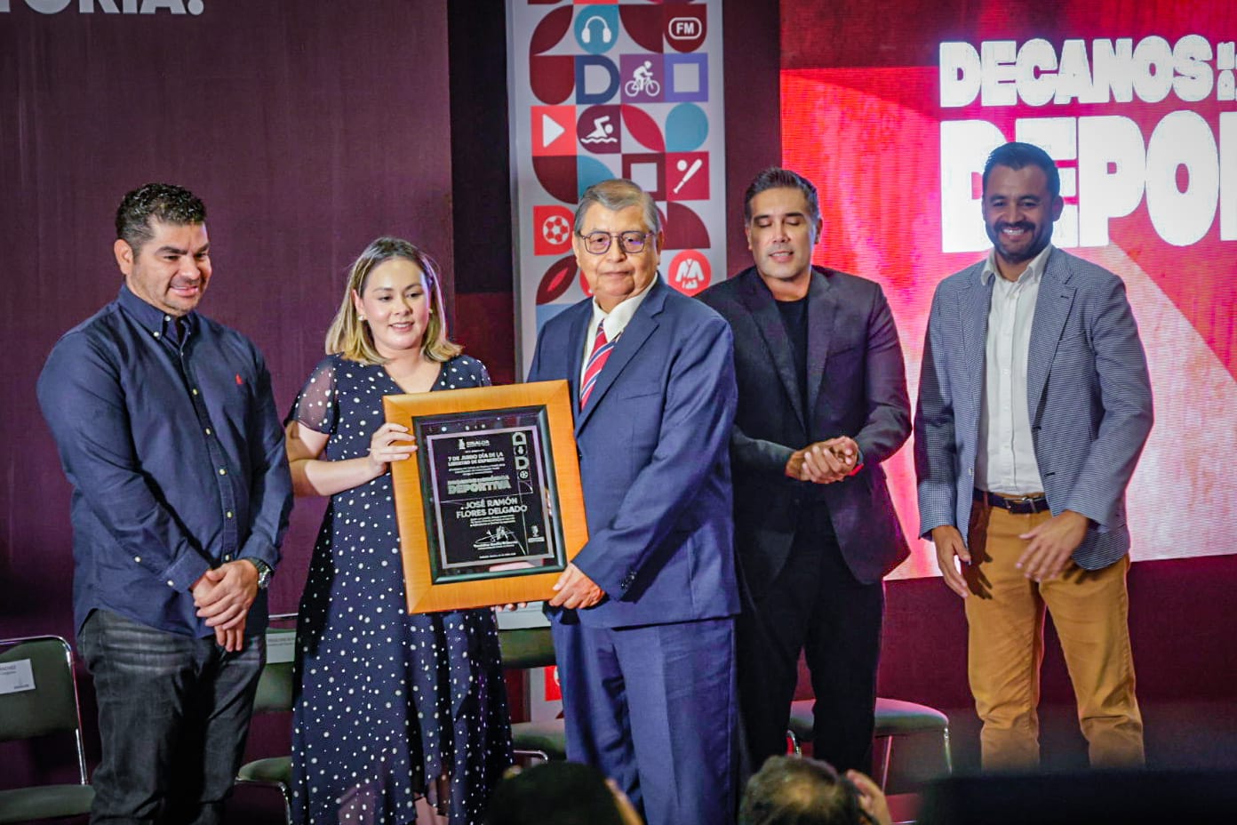 Yeraldine Bonilla reconoce a José Ramón Flores Delgado