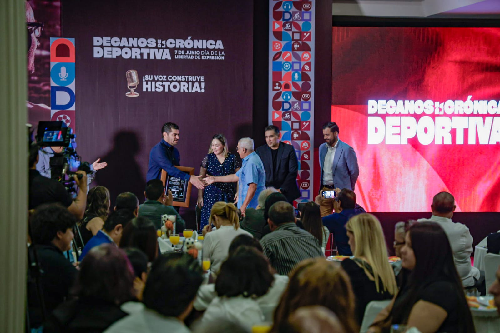 Yeraldine Bonilla reconoce a cronistas deportivos