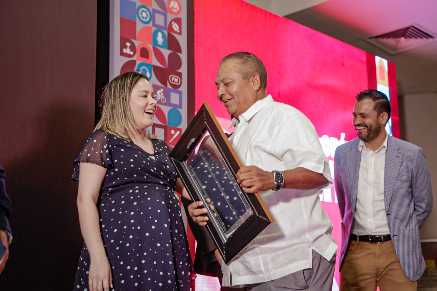 Yeraldine Bonilla Valverde con Fausto Castaños