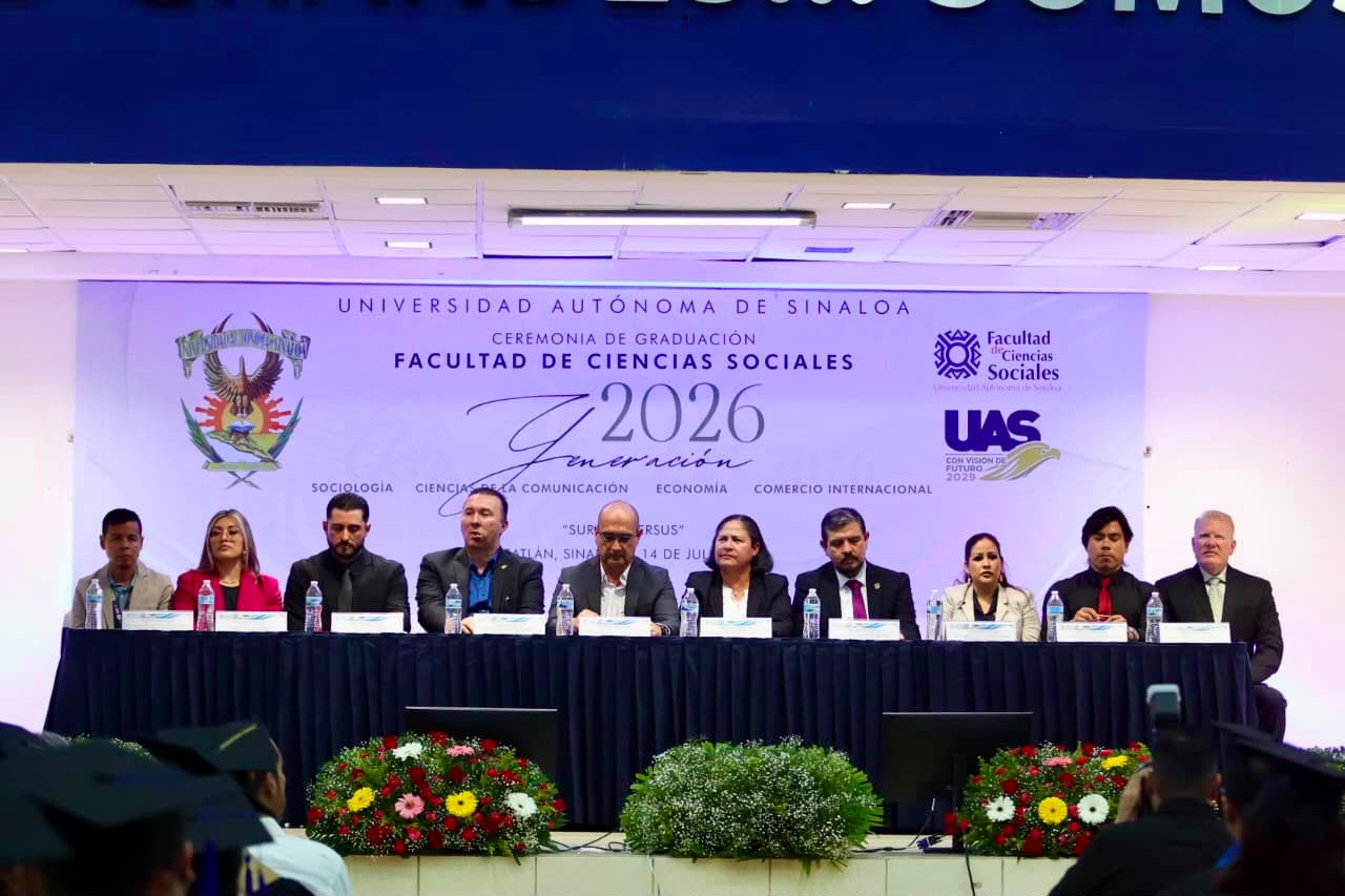 Alcaldesa provisional de Mazatlán acude a graduación de la UAS