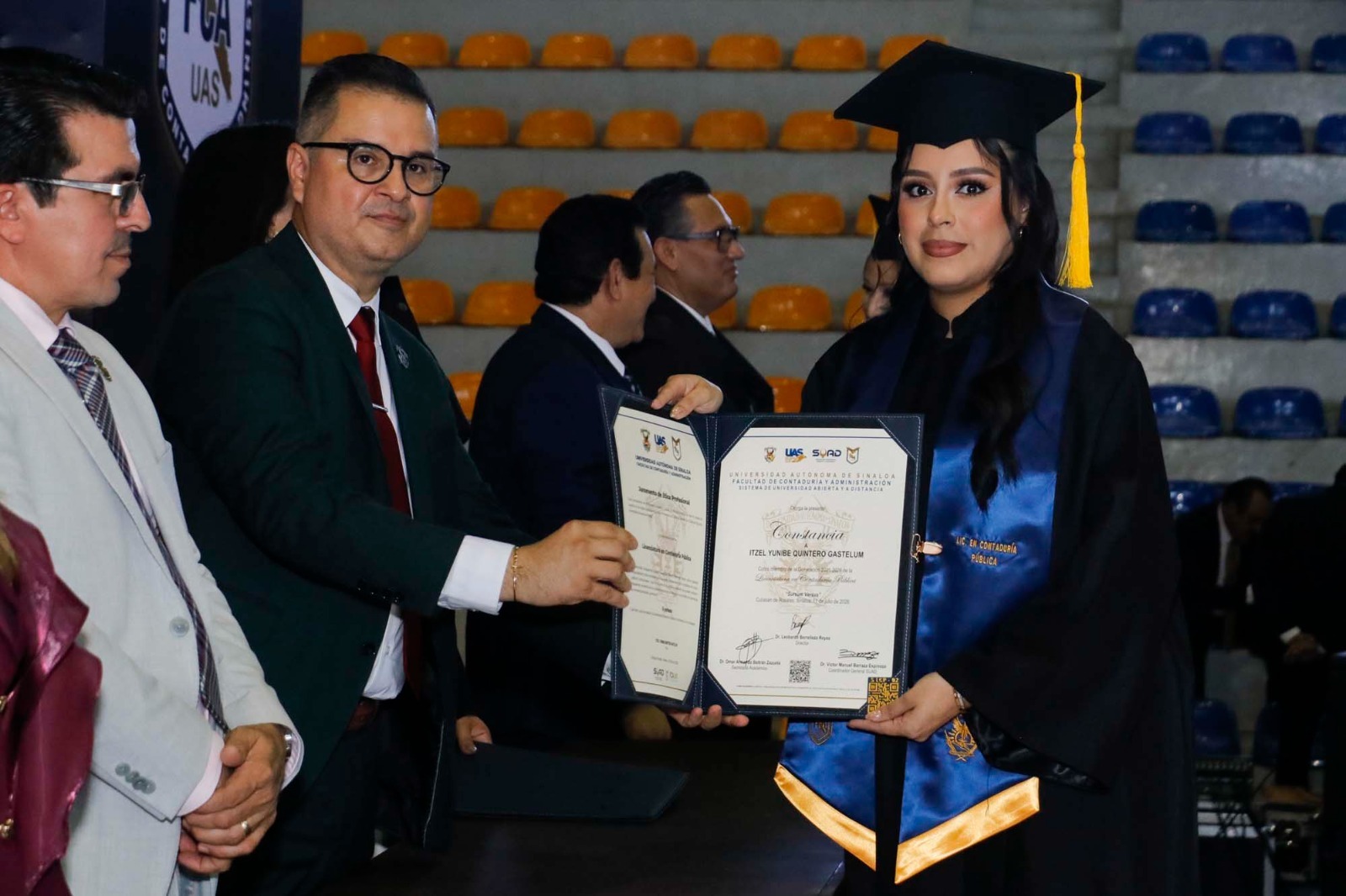 Alumnos graduados de la FCA