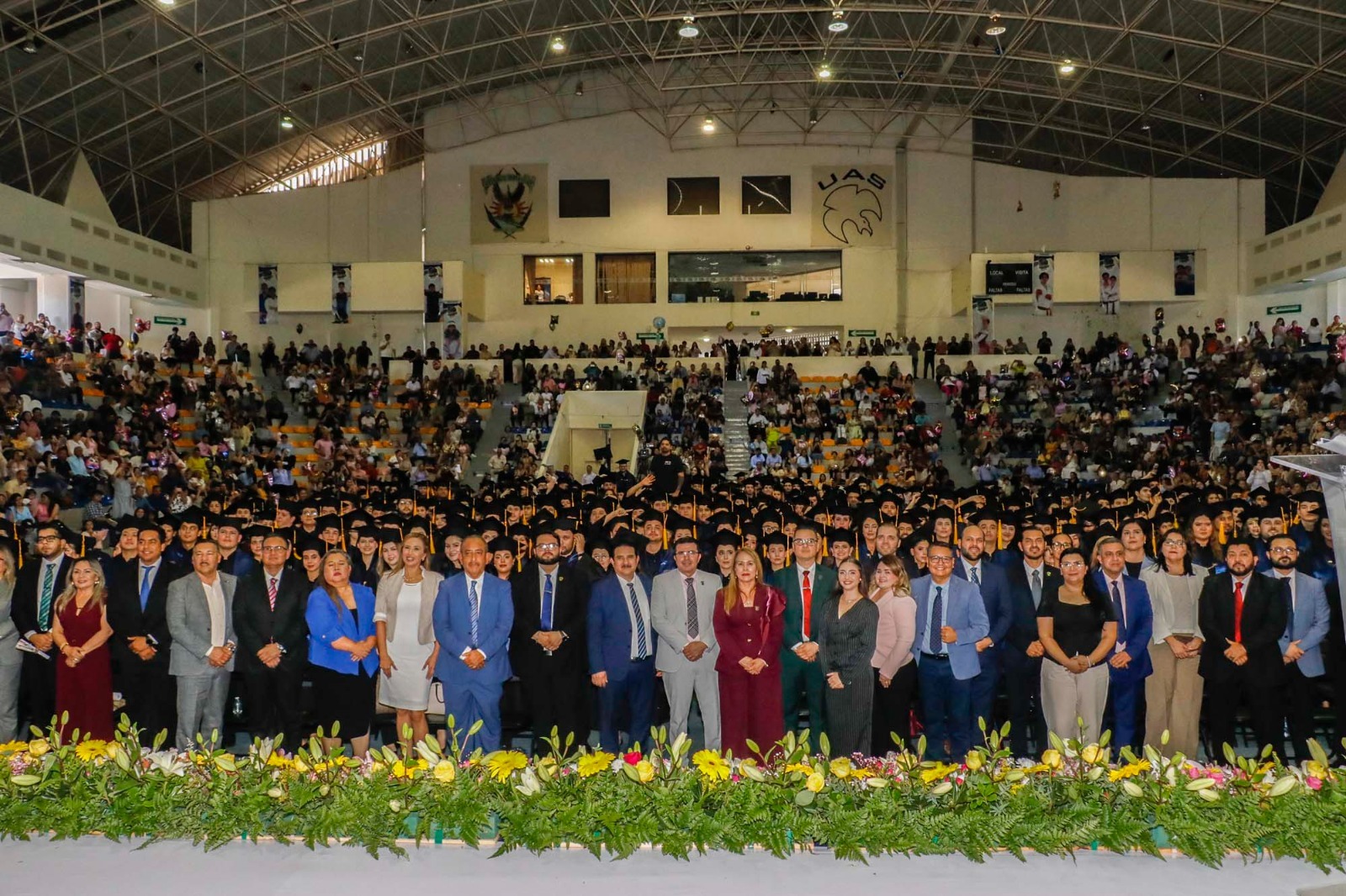 Alumnos graduados de la FCA